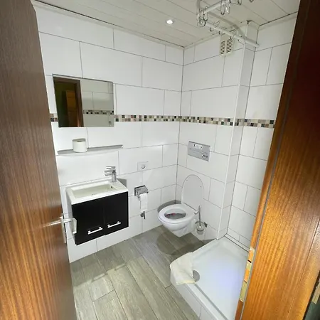 Semesterbostad Doppelzimmer Mit Balkon - Gastehaus Rossle 7